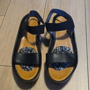 PIAMPIANI Leather Sandals Size 9
